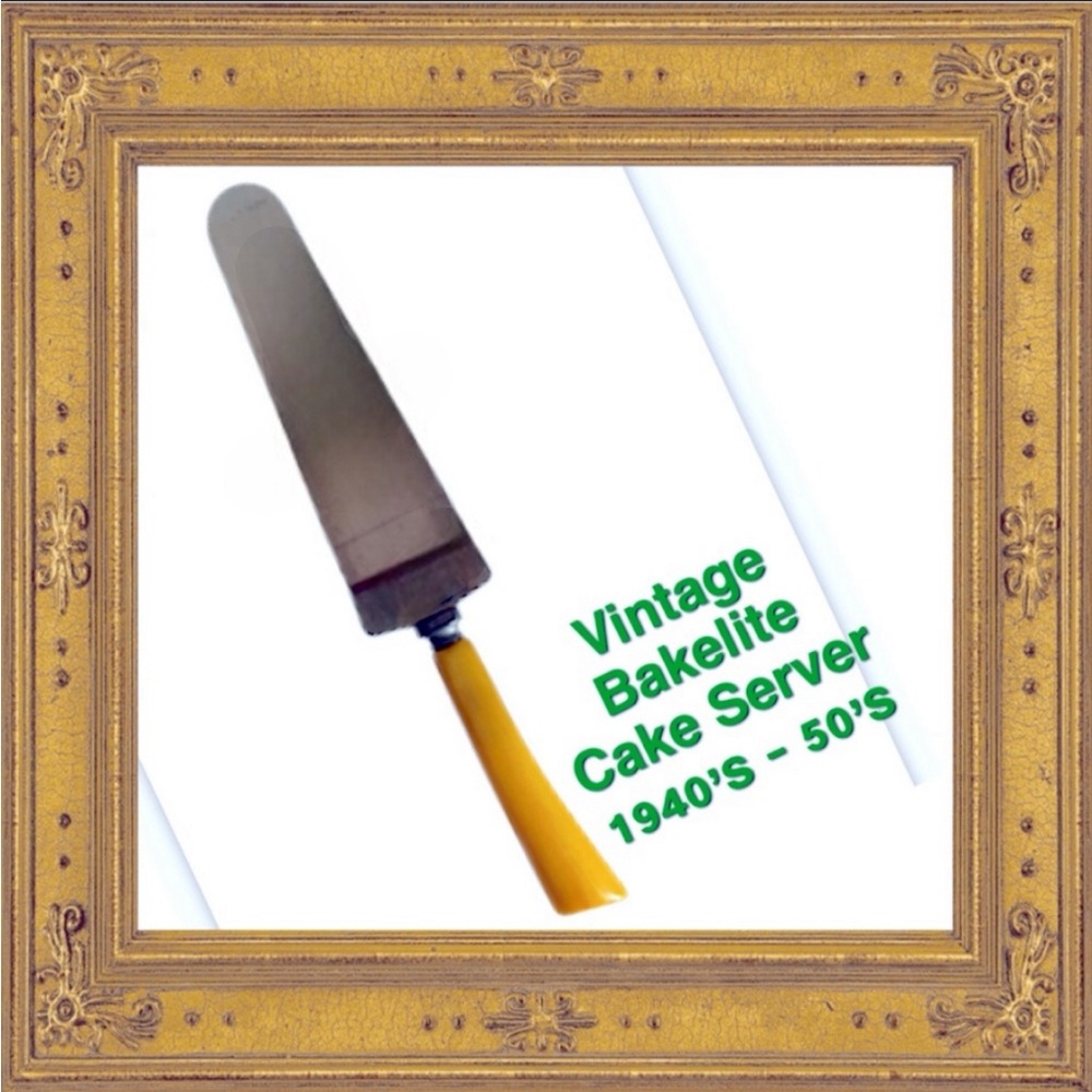 Vintage Bakelite Serrated Cake/Pie Server, Circa 40’s- 50’s